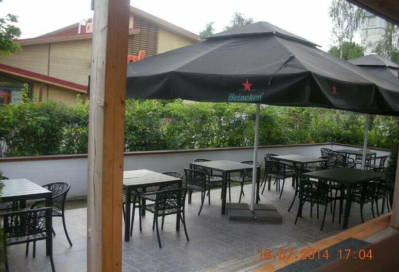 הוסטל Majatalo & Ravintola Villa Emilia