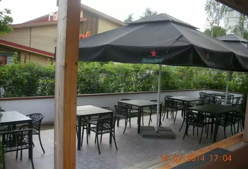 Retkeilymaja Majatalo & Ravintola Villa Emilia