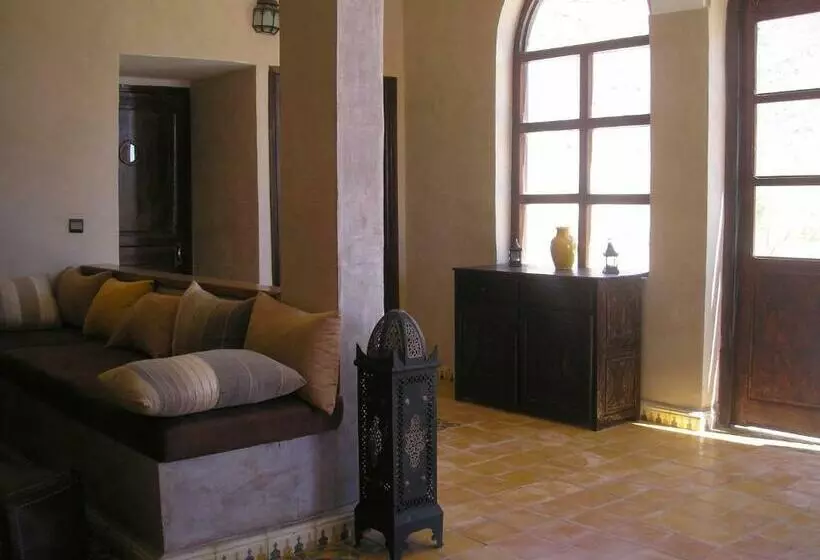 تختخواب و صبحانه Borj Biramane