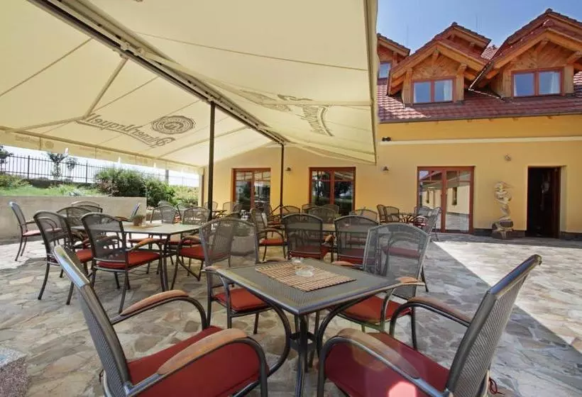 Hotelli A Restaurace Palfrig