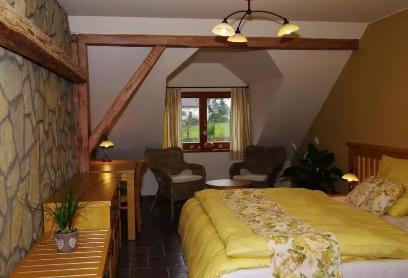 Hotelli A Restaurace Palfrig