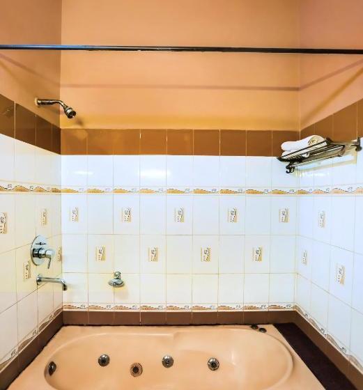 בית מלון כפרי A P Residency