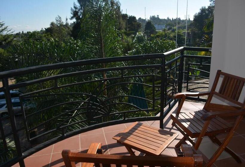 בית מלון כפרי Nejobugg Palace