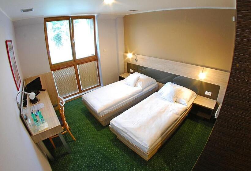 בית מלון כפרי Silesia Golf Resort Kravaře