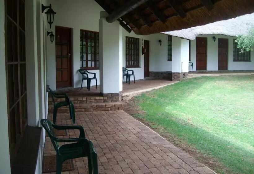 Majatalo Oaktree Lodge Guest House