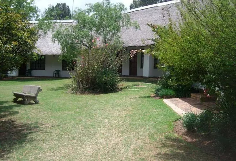 Majatalo Oaktree Lodge Guest House