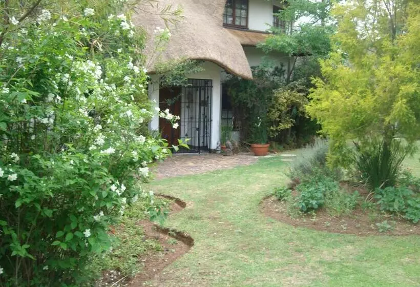 Majatalo Oaktree Lodge Guest House