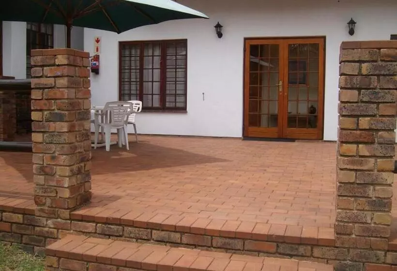 Majatalo Oaktree Lodge Guest House