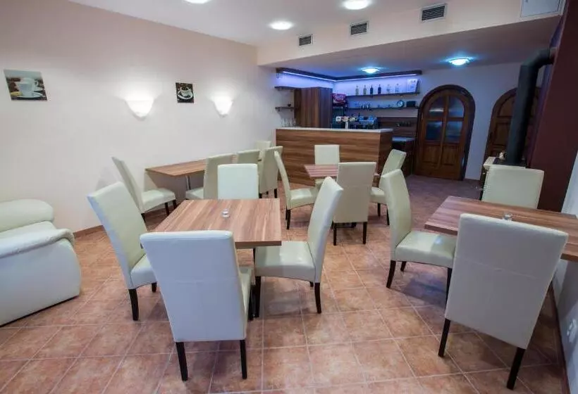 Majatalo Penzion U řeky