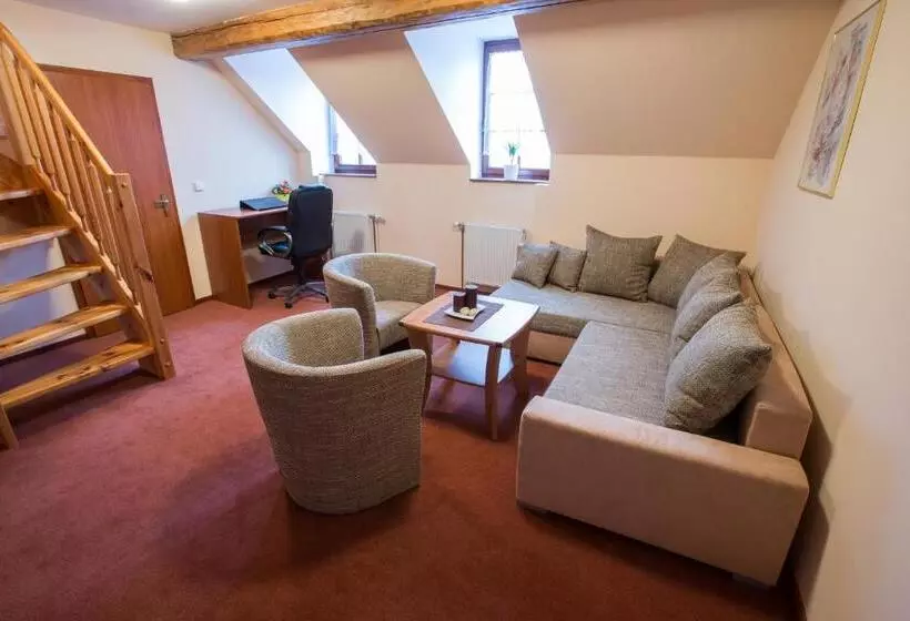 Majatalo Penzion U řeky