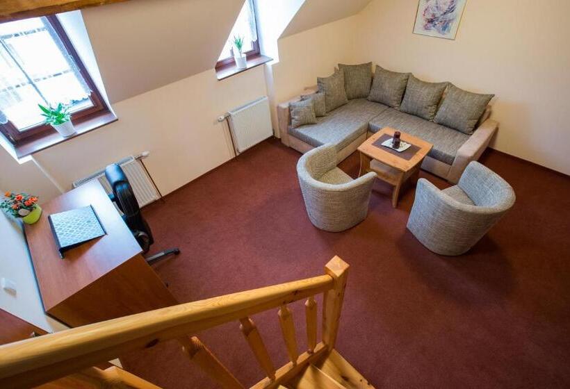 ペンション Penzion U řeky