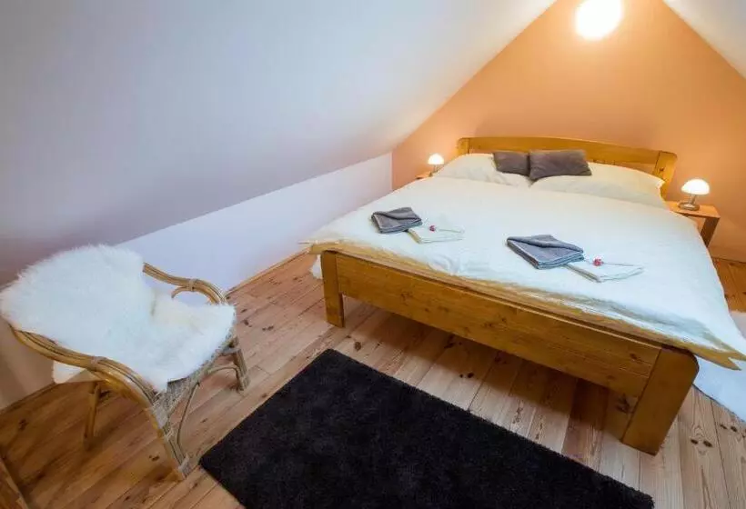 Majatalo Penzion U řeky