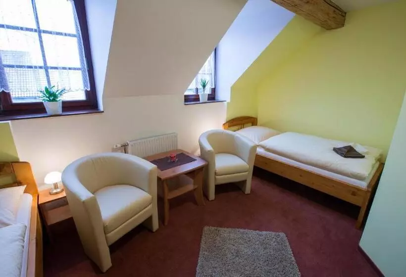 Majatalo Penzion U řeky