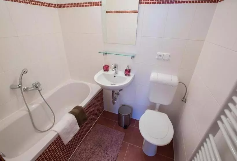 Majatalo Penzion U řeky