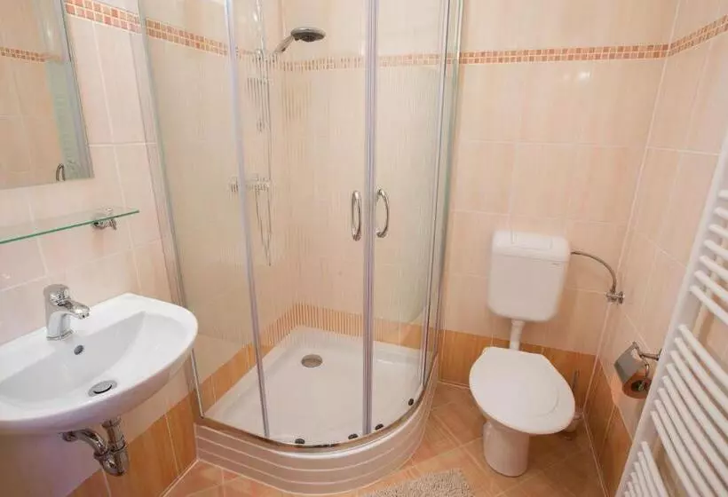 Majatalo Penzion U řeky