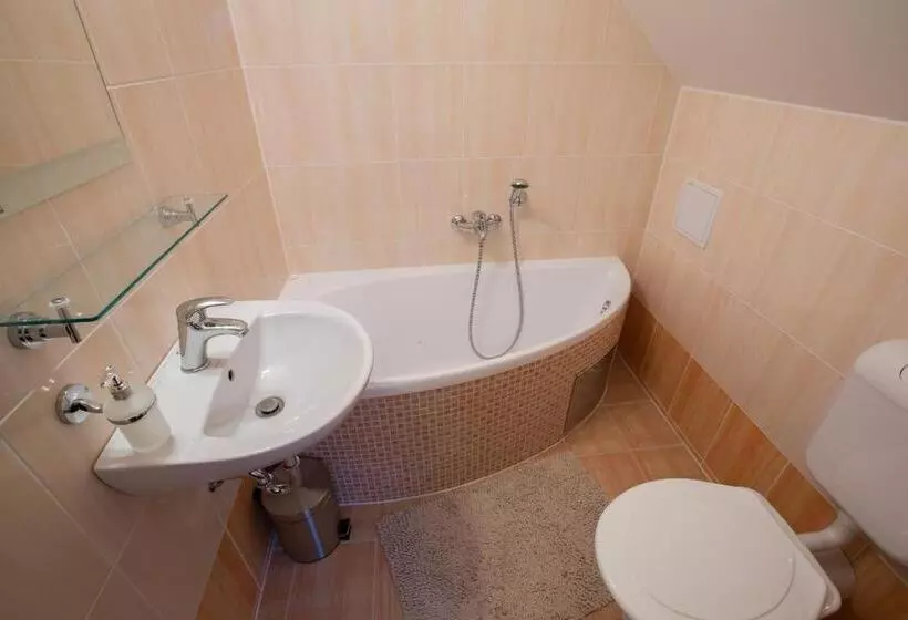 Majatalo Penzion U řeky