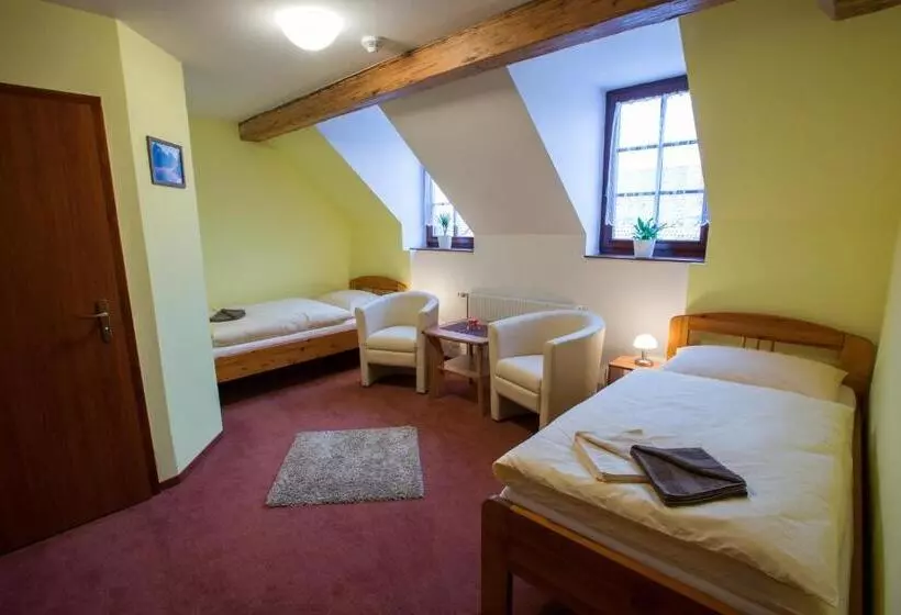 Majatalo Penzion U řeky