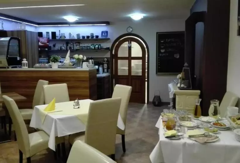 Majatalo Penzion U řeky