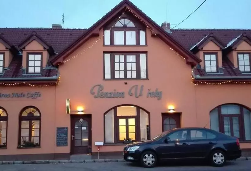 Majatalo Penzion U řeky