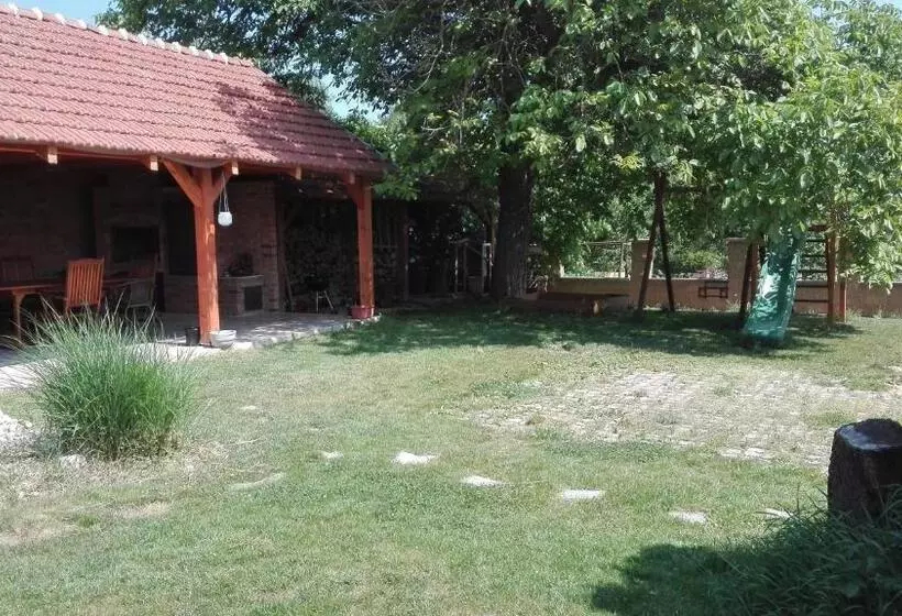 Majatalo Penzion U řeky