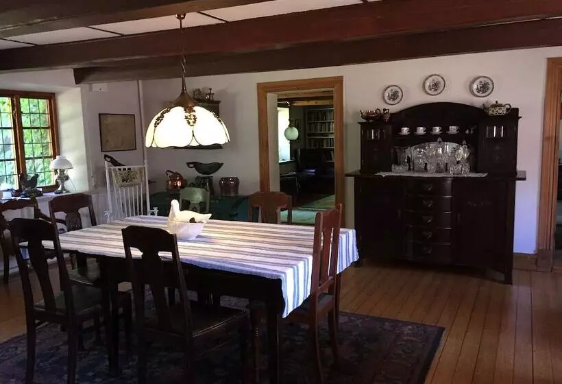 ホテル Björkåsa Gård Bed & Box