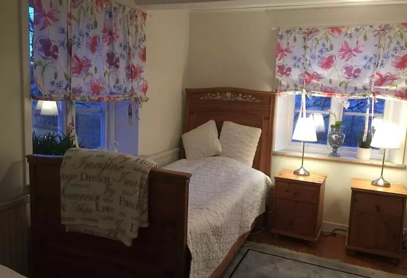 ホテル Björkåsa Gård Bed & Box