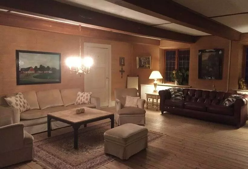 ホテル Björkåsa Gård Bed & Box