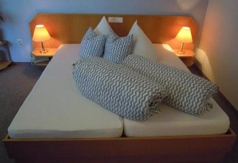 Hotelli Gästehaus Zur Schönen Aussicht