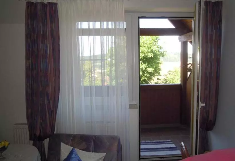 Hotelli Gästehaus Zur Schönen Aussicht