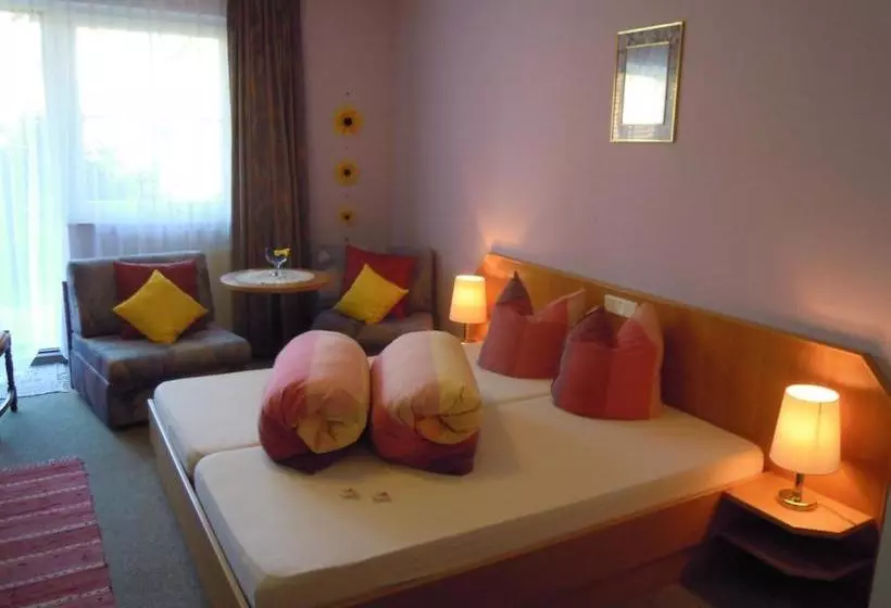 Hotelli Gästehaus Zur Schönen Aussicht