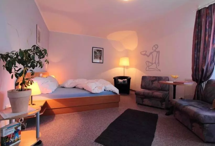 Hotelli Gästehaus Zur Schönen Aussicht