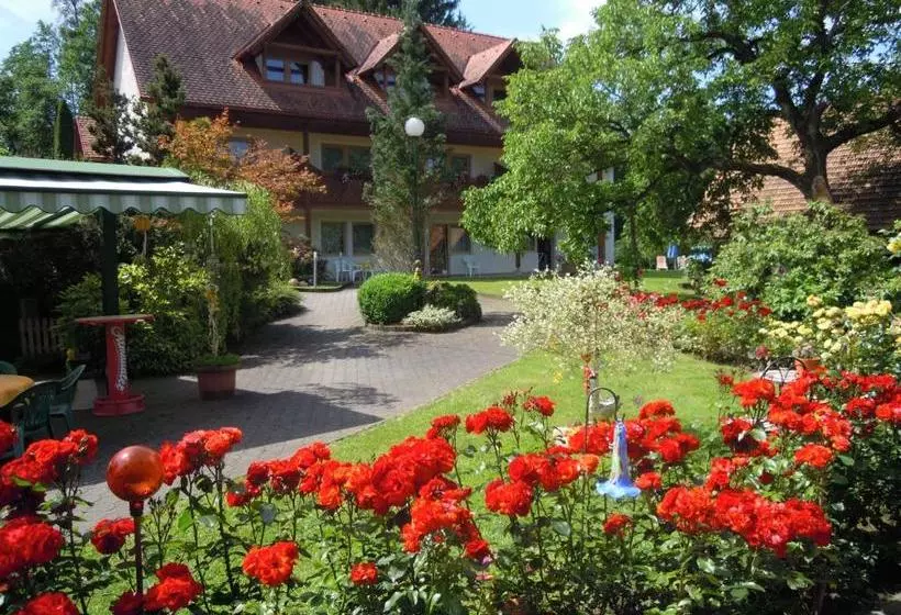Hotelli Gästehaus Zur Schönen Aussicht