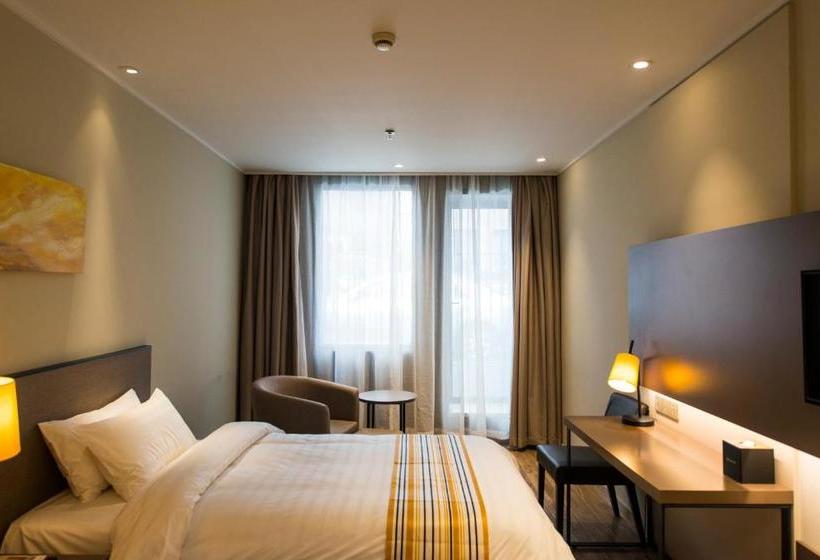 فندق Home Inn Plus Suzhou Wujiang Fenhu Luxin Avenue