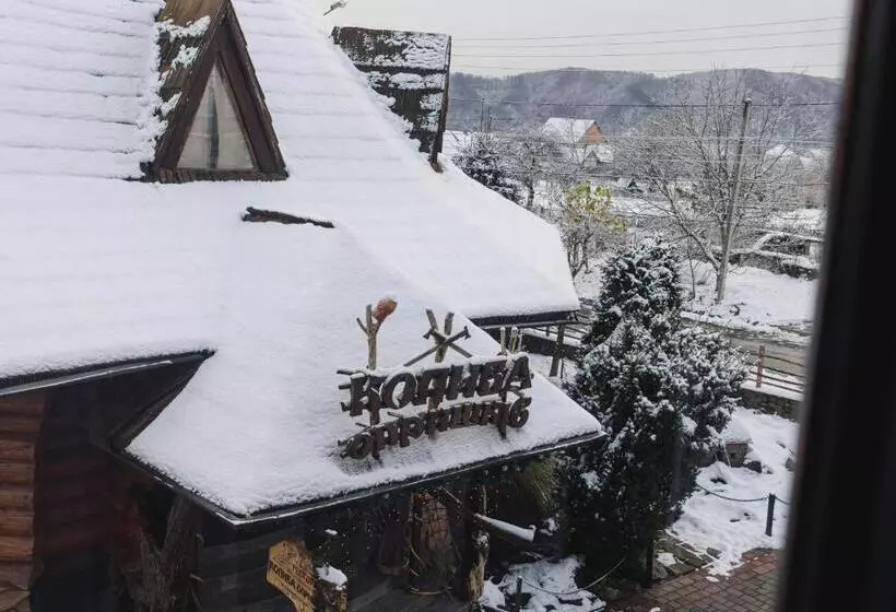 Hotelli Kolyba Opryshkiv