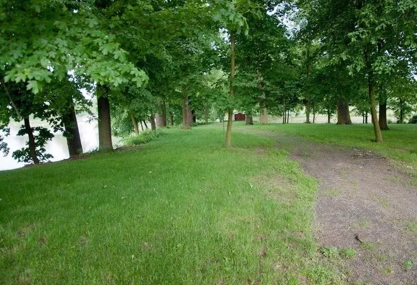 Hotelli Zámek Jeseník Nad Odrou