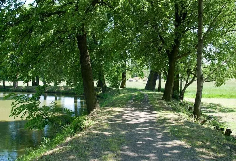 Hotelli Zámek Jeseník Nad Odrou