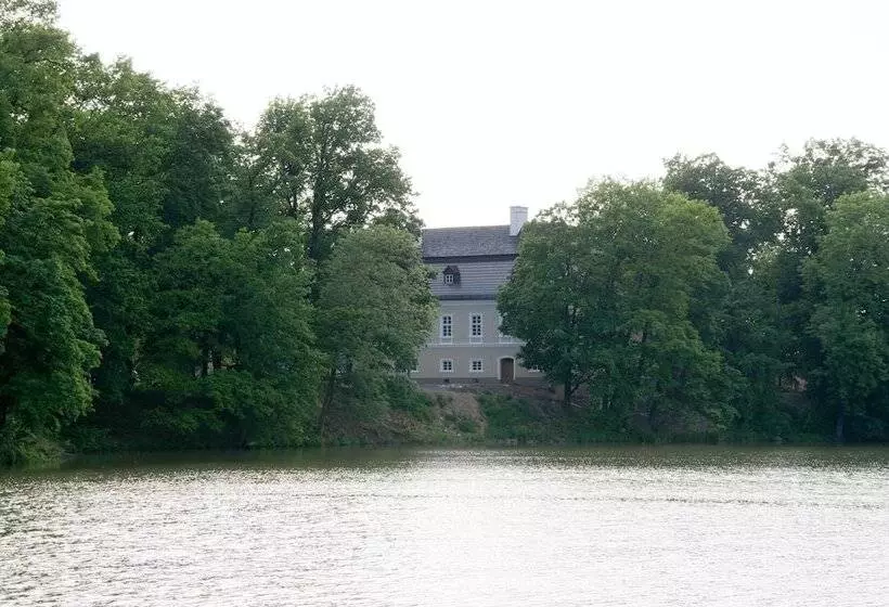 Hotelli Zámek Jeseník Nad Odrou