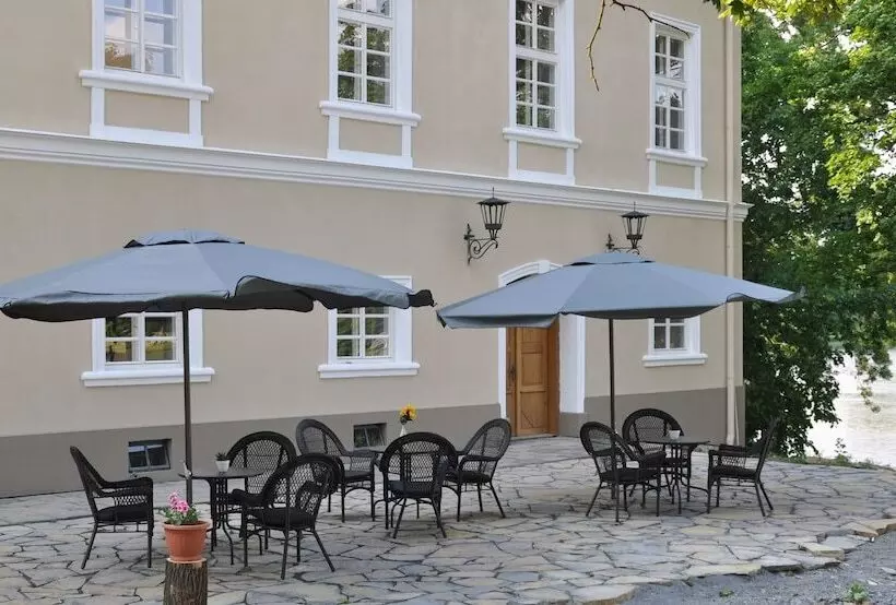 Hotelli Zámek Jeseník Nad Odrou