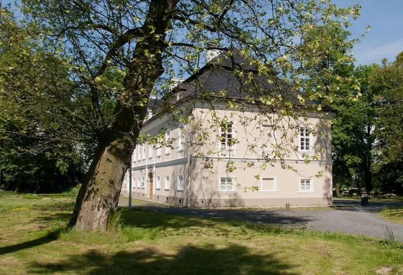 Hotelli Zámek Jeseník Nad Odrou