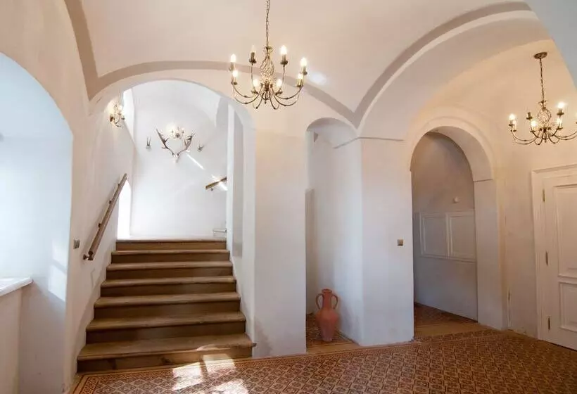 Hotelli Zámek Jeseník Nad Odrou