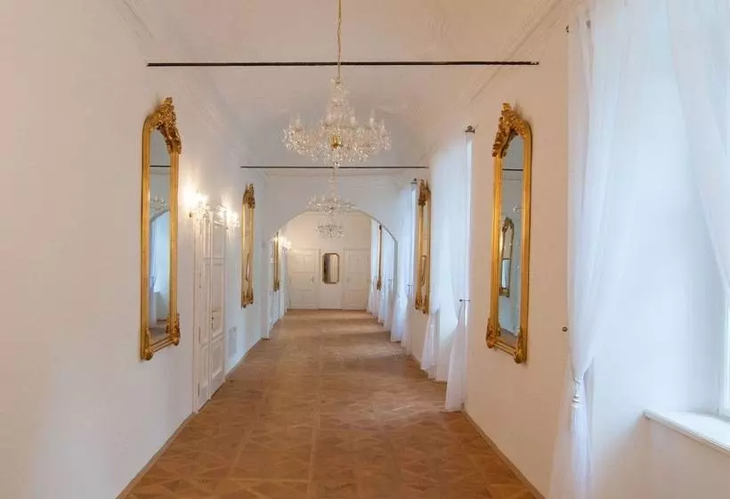 Hotelli Zámek Jeseník Nad Odrou