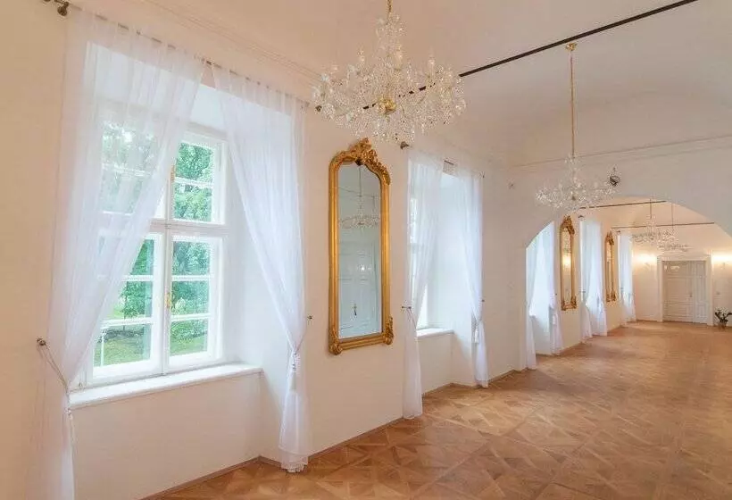 Hotelli Zámek Jeseník Nad Odrou