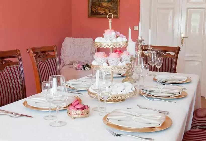 Hotelli Zámek Jeseník Nad Odrou