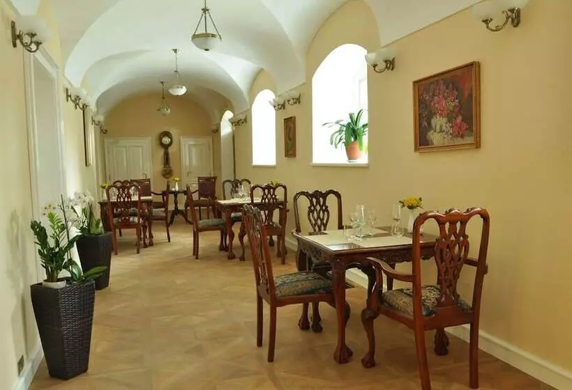 Hotelli Zámek Jeseník Nad Odrou