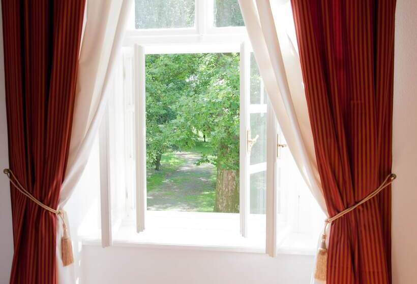 Szálloda Zámek Jeseník Nad Odrou