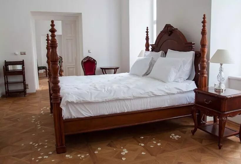 Hotelli Zámek Jeseník Nad Odrou