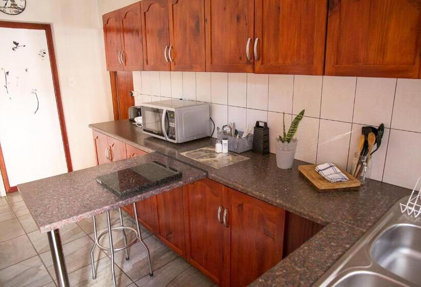 بنسيون Altenburgh Accommodation Apartments