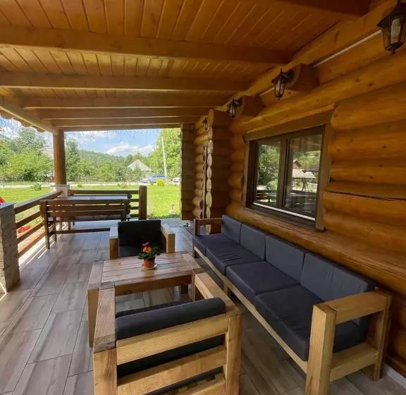 Majatalo Casutele Din Moisei