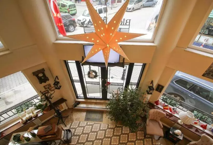 ホテル Biga Palas