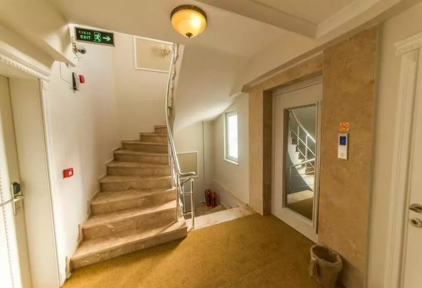 ホテル Biga Palas